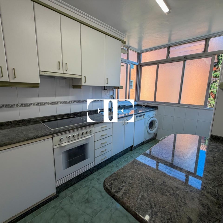 Piso en venta en Teis, Vigo, con 3 dormitorios, garaje y trastero