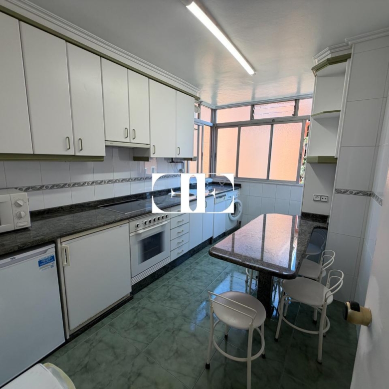 Piso en venta en Teis, Vigo, con 3 dormitorios, garaje y trastero