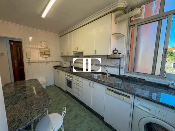 Piso en venta en Teis, Vigo, con 3 dormitorios, garaje y trastero