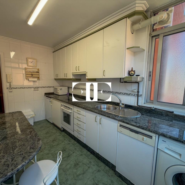 Piso en venta en Teis, Vigo, con 3 dormitorios, garaje y trastero