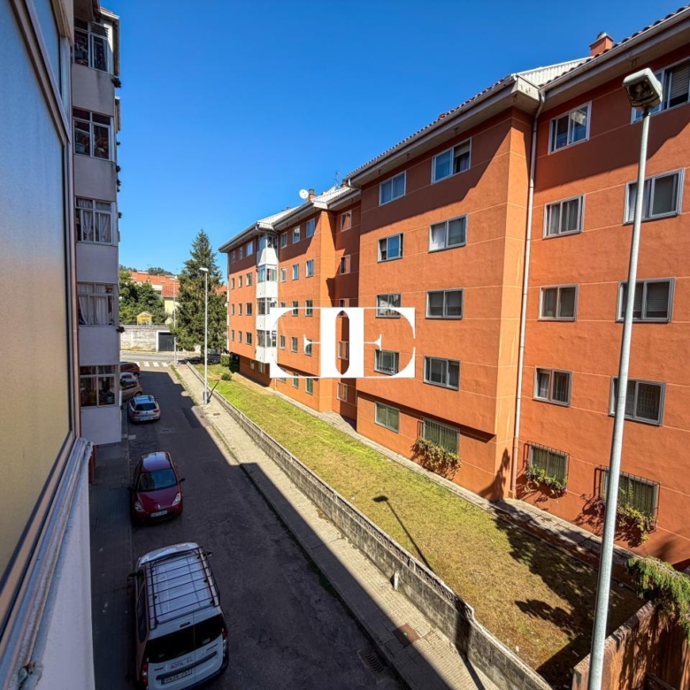 Piso en venta en Teis, Vigo, con 3 dormitorios, garaje y trastero