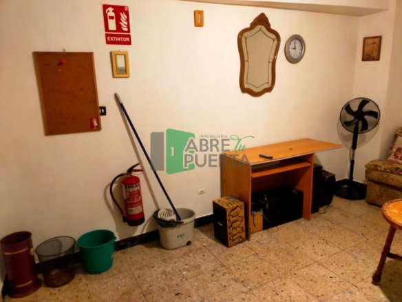 SE ALQUILA OFICINA
