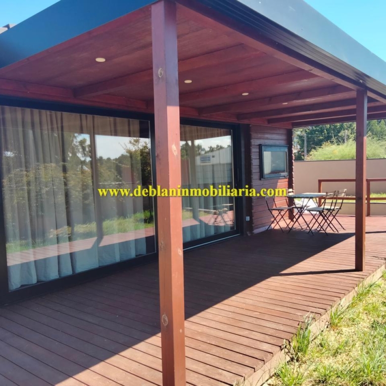 SE ALQUILA  CASA DE MADERA CON JARDÍN EN VALENÇA DO MINHO