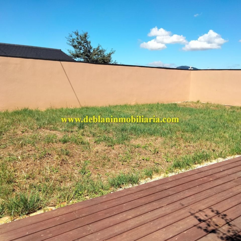 SE ALQUILA  CASA DE MADERA CON JARDÍN EN VALENÇA DO MINHO
