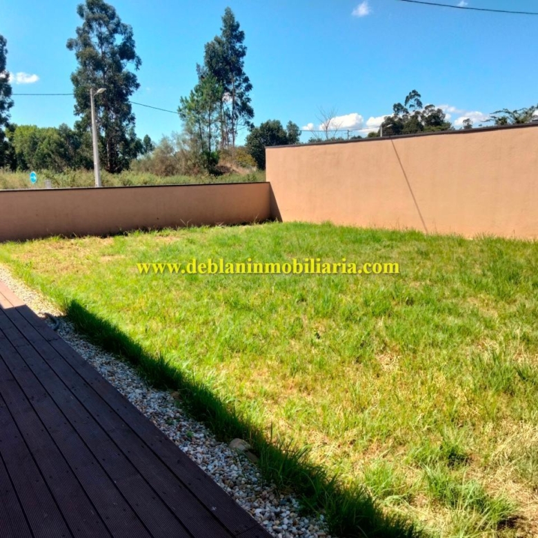 SE ALQUILA  CASA DE MADERA CON JARDÍN EN VALENÇA DO MINHO