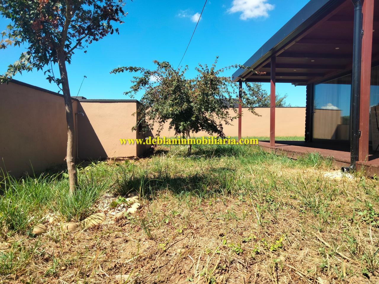 178896863620300045882_178896857292 SE ALQUILA CASA DE MADERA CON JARDÍN EN VALENÇA DO MINHO