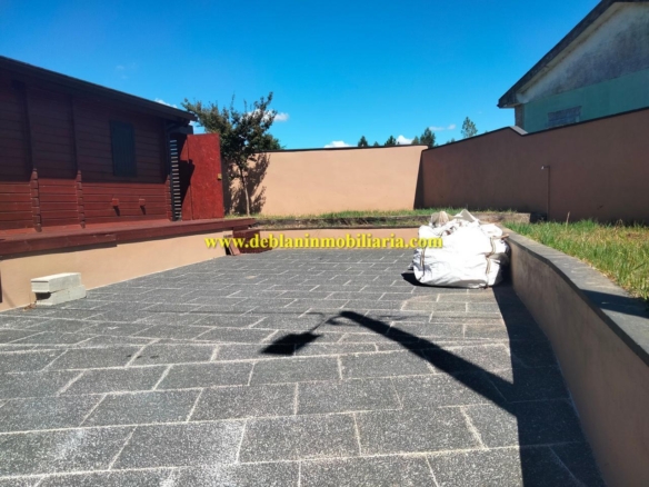 SE ALQUILA  CASA DE MADERA CON JARDÍN EN VALENÇA DO MINHO
