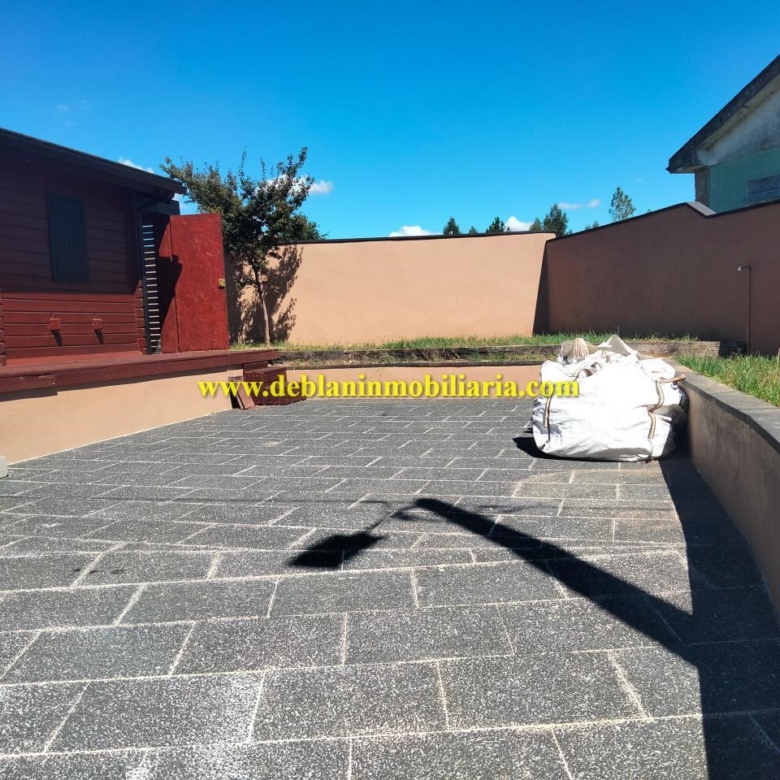 SE ALQUILA  CASA DE MADERA CON JARDÍN EN VALENÇA DO MINHO