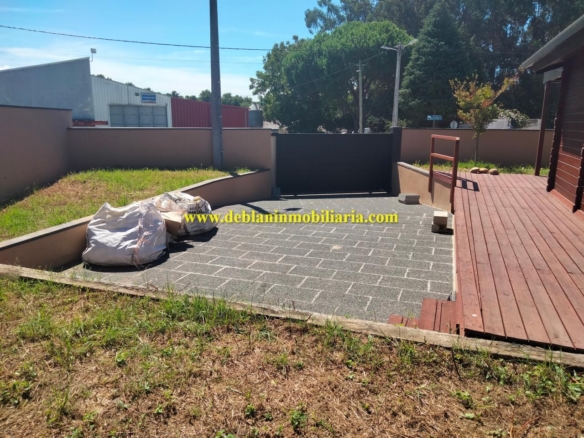 SE ALQUILA  CASA DE MADERA CON JARDÍN EN VALENÇA DO MINHO