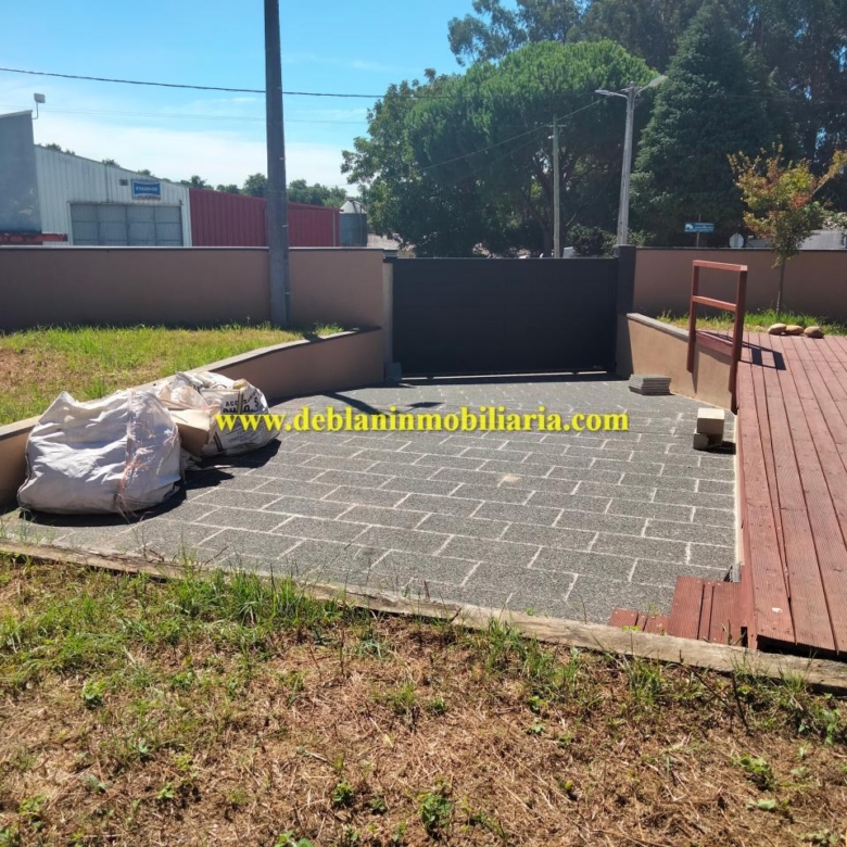 SE ALQUILA  CASA DE MADERA CON JARDÍN EN VALENÇA DO MINHO