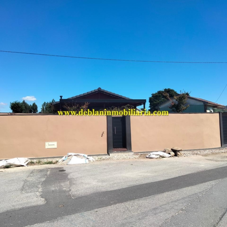 SE ALQUILA  CASA DE MADERA CON JARDÍN EN VALENÇA DO MINHO