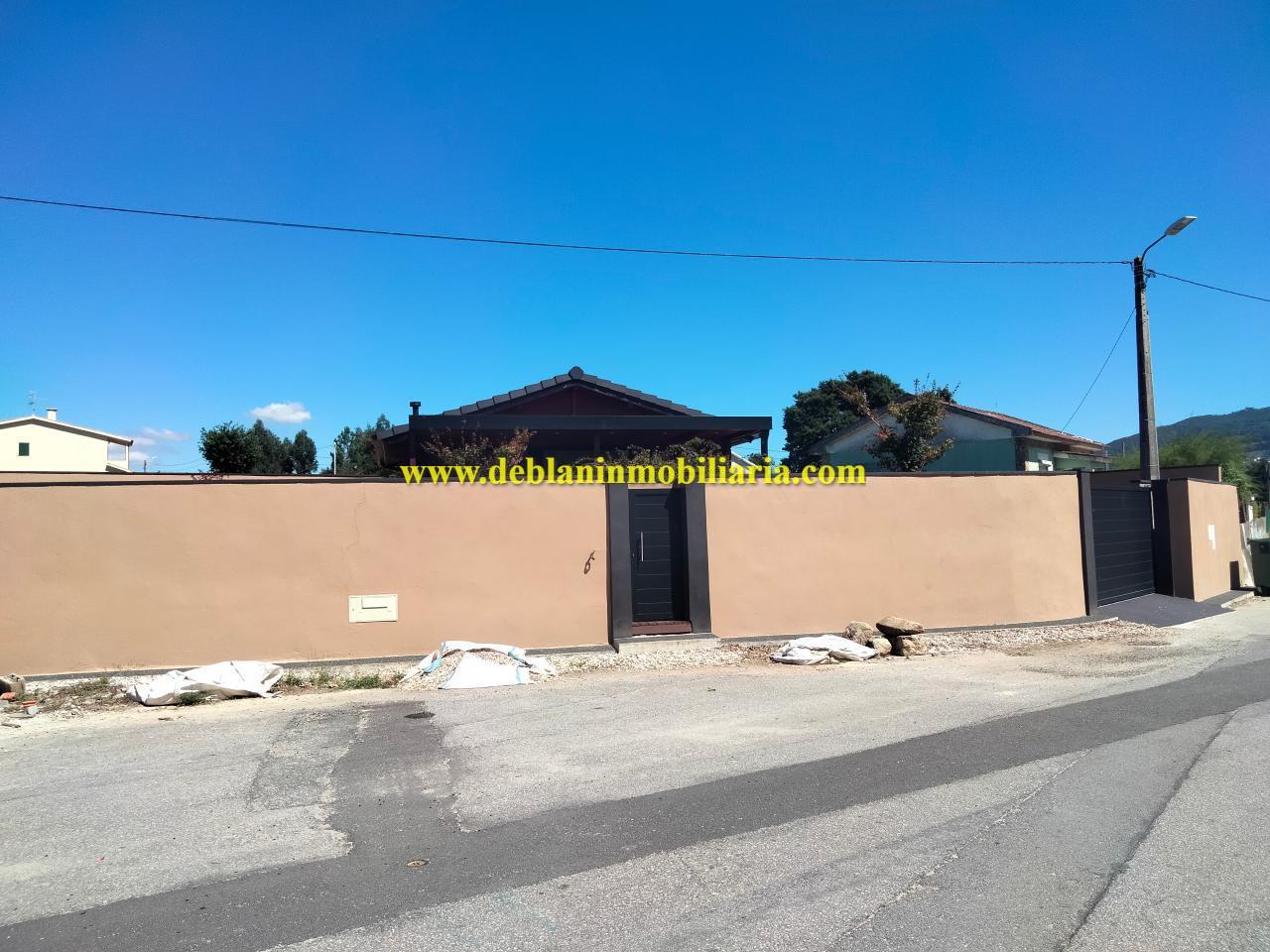 178896863898900045882_178896857303 SE ALQUILA CASA DE MADERA CON JARDÍN EN VALENÇA DO MINHO