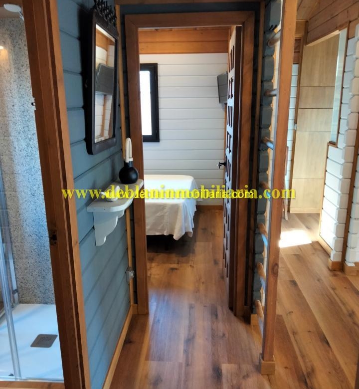 SE ALQUILA  CASA DE MADERA CON JARDÍN EN VALENÇA DO MINHO
