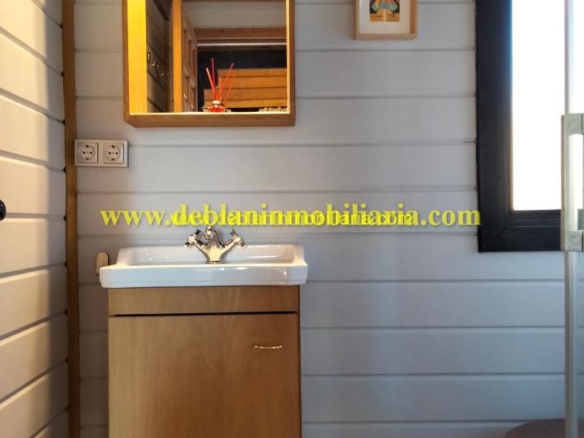 SE ALQUILA  CASA DE MADERA CON JARDÍN EN VALENÇA DO MINHO