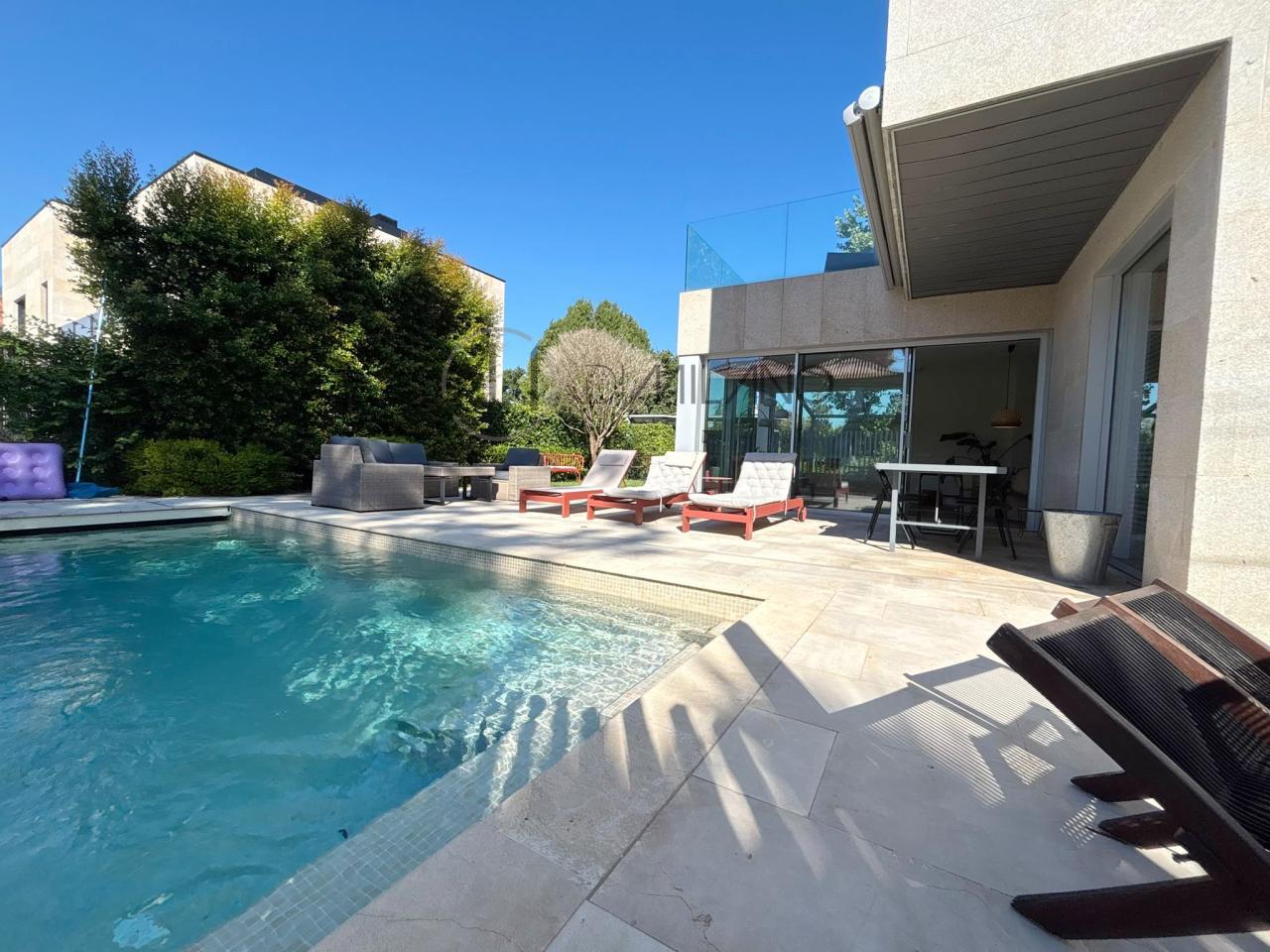 Casa con piscina en la playa. A diez minutos de Vigo