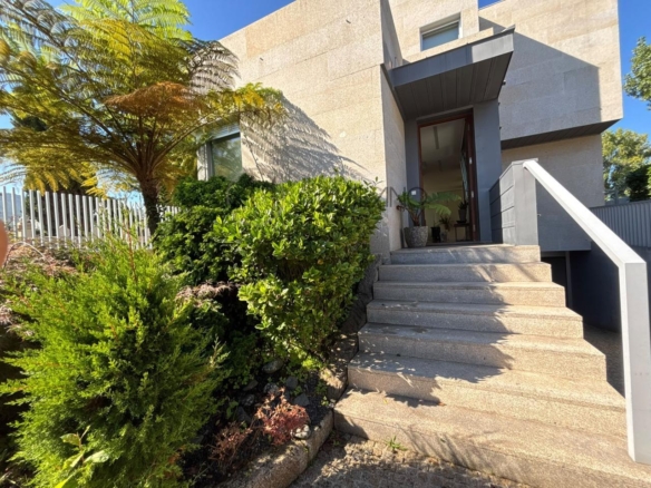 Casa con piscina en la playa. A diez minutos de Vigo