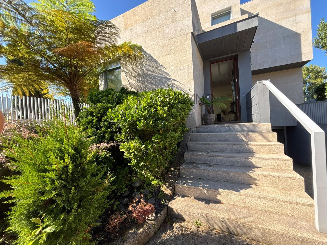Casa con piscina en la playa. A diez minutos de Vigo