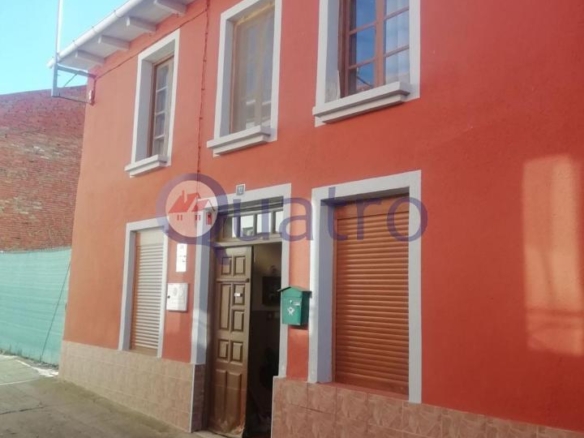 Gran casa con patio y garaje en el centro de San Martín del Camino