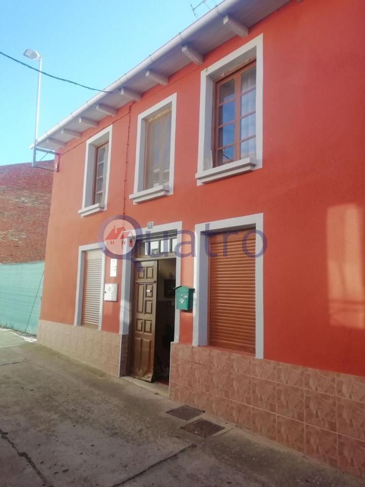 178905921494400045893_167722816722 Gran casa con patio y garaje en el centro de San Martín del Camino