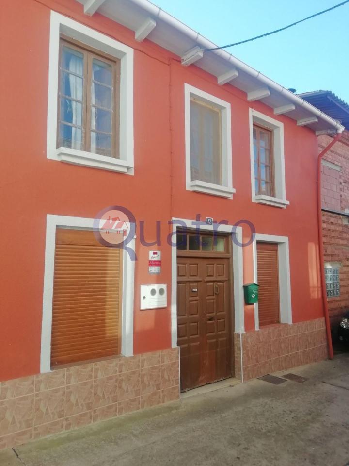 178905921529100045893_167722816841 Gran casa con patio y garaje en el centro de San Martín del Camino