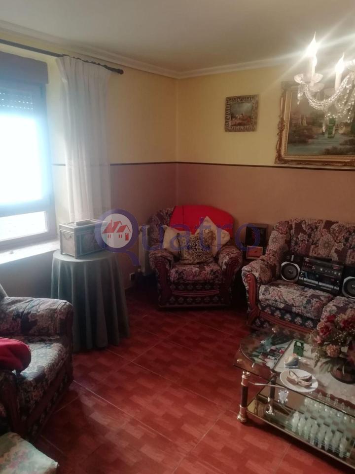 178905922559500045893_167722819426 Gran casa con patio y garaje en el centro de San Martín del Camino