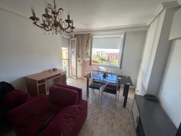 AMPLIO PISO EN VENTA JUNTO AVD. DE VILLAMAYOR/CAMPUS UNAMUNO. REF 10654
