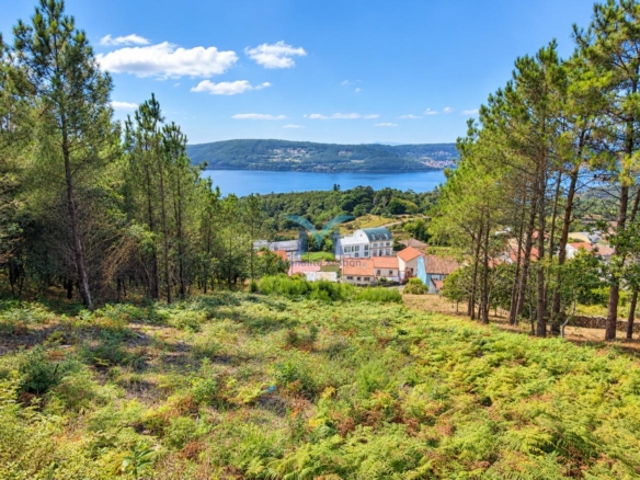Finca con Vistas al Mar, de 1.533 m² con proyecto para vivienda unifamiliar con piscina en Ameixenda – Cee