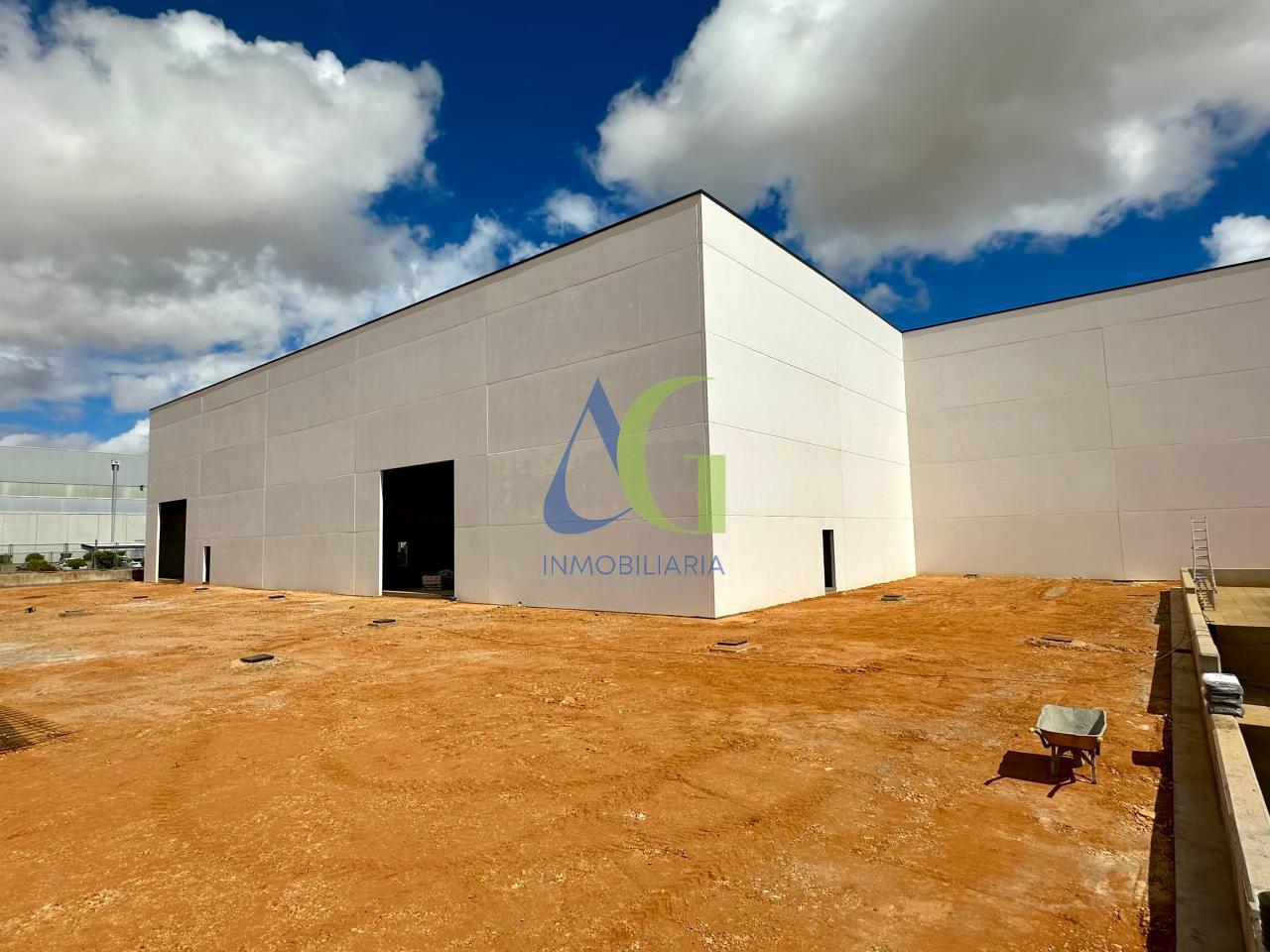 SE ALQUILA NAVE RECIEN CONSTRUIDA 4.497 M  VILLADANGOS DEL PARAMO EN LEÓN