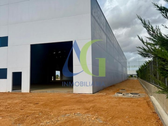SE ALQUILA NAVE RECIEN CONSTRUIDA 4.497 M  VILLADANGOS DEL PARAMO EN LEÓN
