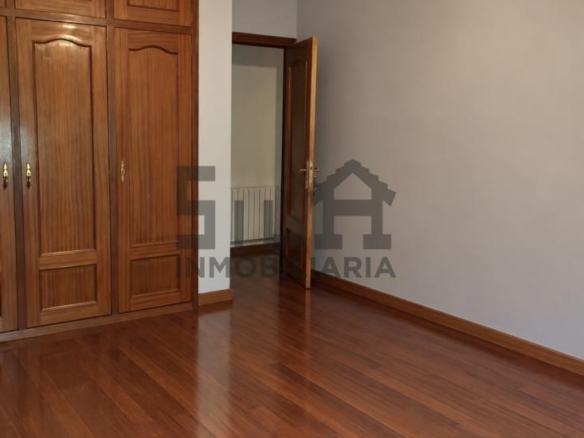 VENTA EDIFICIO (RESTAURANTE Y 2 VIVIENDAS)