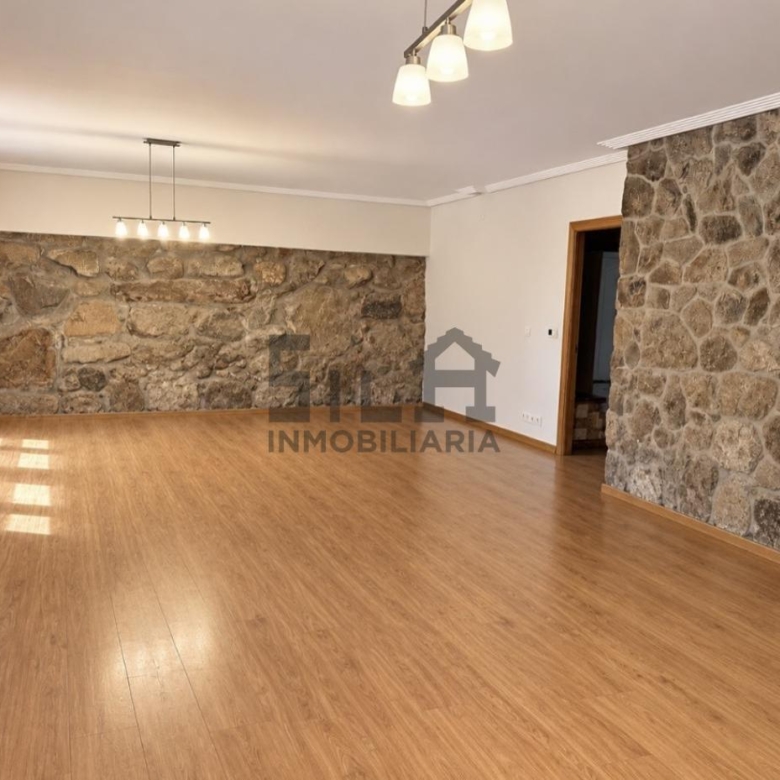VENTA EDIFICIO (RESTAURANTE Y 2 VIVIENDAS)
