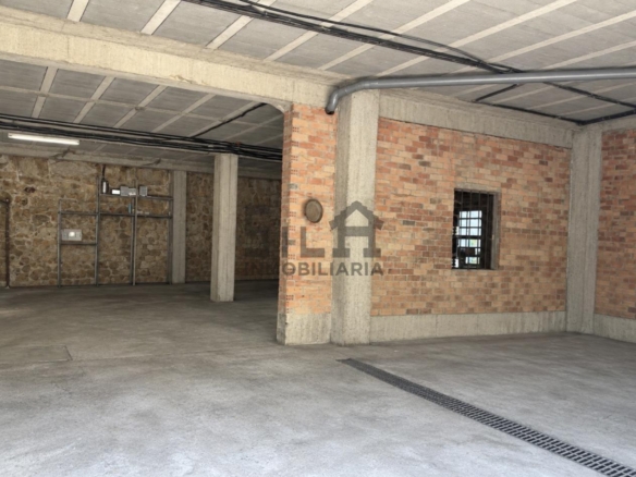 VENTA EDIFICIO (RESTAURANTE Y 2 VIVIENDAS)