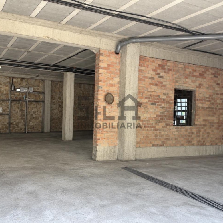 VENTA EDIFICIO (RESTAURANTE Y 2 VIVIENDAS)