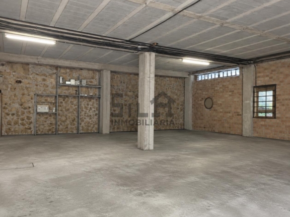 VENTA EDIFICIO (RESTAURANTE Y 2 VIVIENDAS)