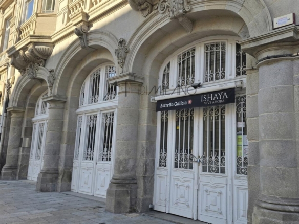 Local 180 m² con licencia y terraza en Plaza de Compostela – Montero Ríos