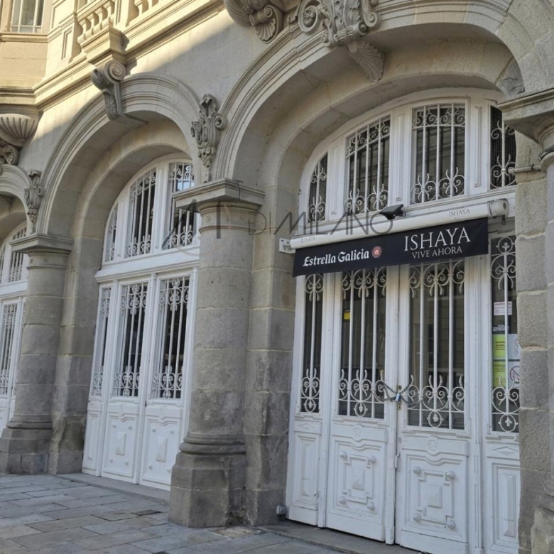 Local 180 m² con licencia y terraza en Plaza de Compostela – Montero Ríos
