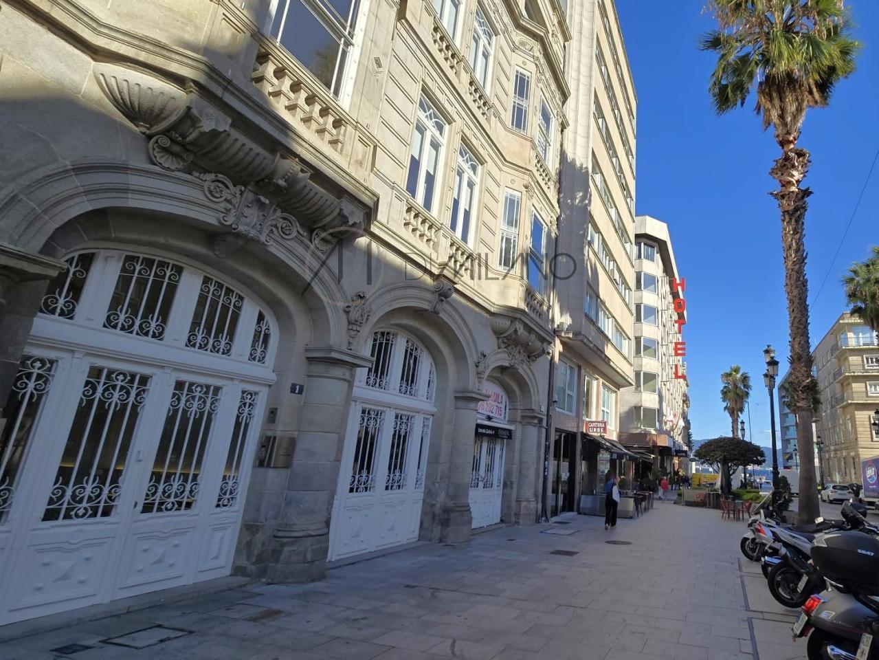 178955562022800029705_178955242856 Local 180 m² con licencia y terraza en Plaza de Compostela – Montero Ríos