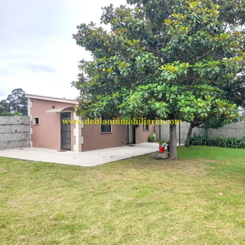 CASA DE UNA HABITACIÓN CON JARDÍN