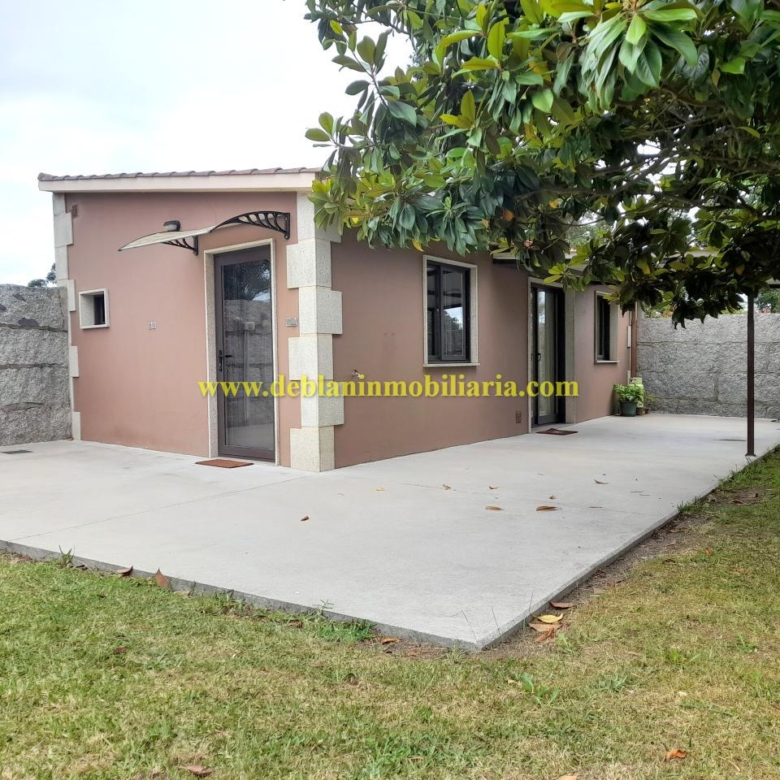 CASA DE UNA HABITACIÓN CON JARDÍN