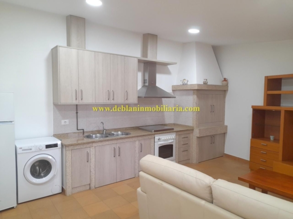 CASA DE UNA HABITACIÓN CON JARDÍN