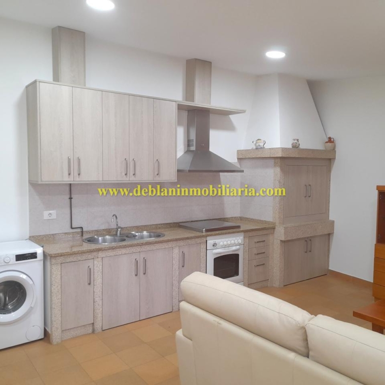 CASA DE UNA HABITACIÓN CON JARDÍN