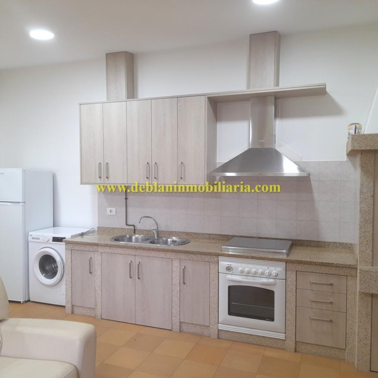 CASA DE UNA HABITACIÓN CON JARDÍN