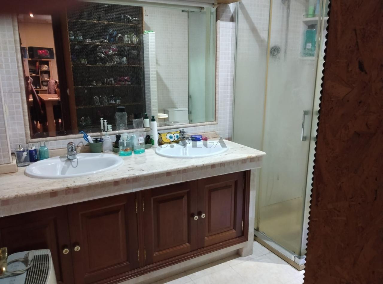 178965764116000045944_178965751042 Casa en Teis. Reformada de 282 m2 con garaje interior.