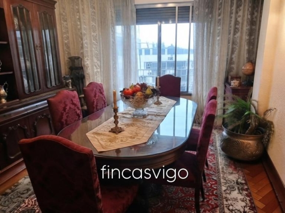 Piso de 4 dormitorios en Camelias Vigo