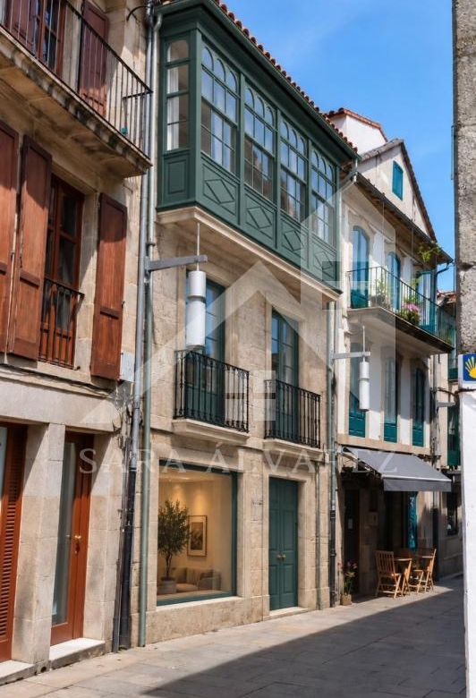 PROMOCIÓN DE DOS VIVIENDAS EXCLUSIVAS EN UN EDIFICIO HISTÓRICO REHABILITADO EN LA RÚA REAL DE PONTEVEDRA
