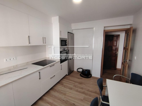 Piso reformado a estrenar en Cee – 3 dormitorios