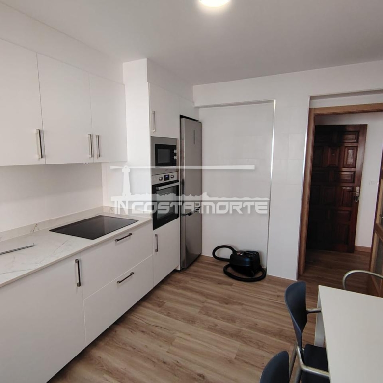 Piso reformado a estrenar en Cee – 3 dormitorios
