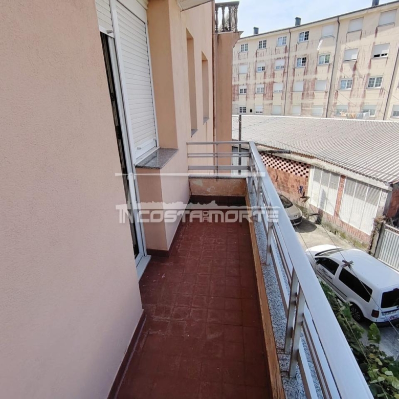 Piso reformado a estrenar en Cee – 3 dormitorios