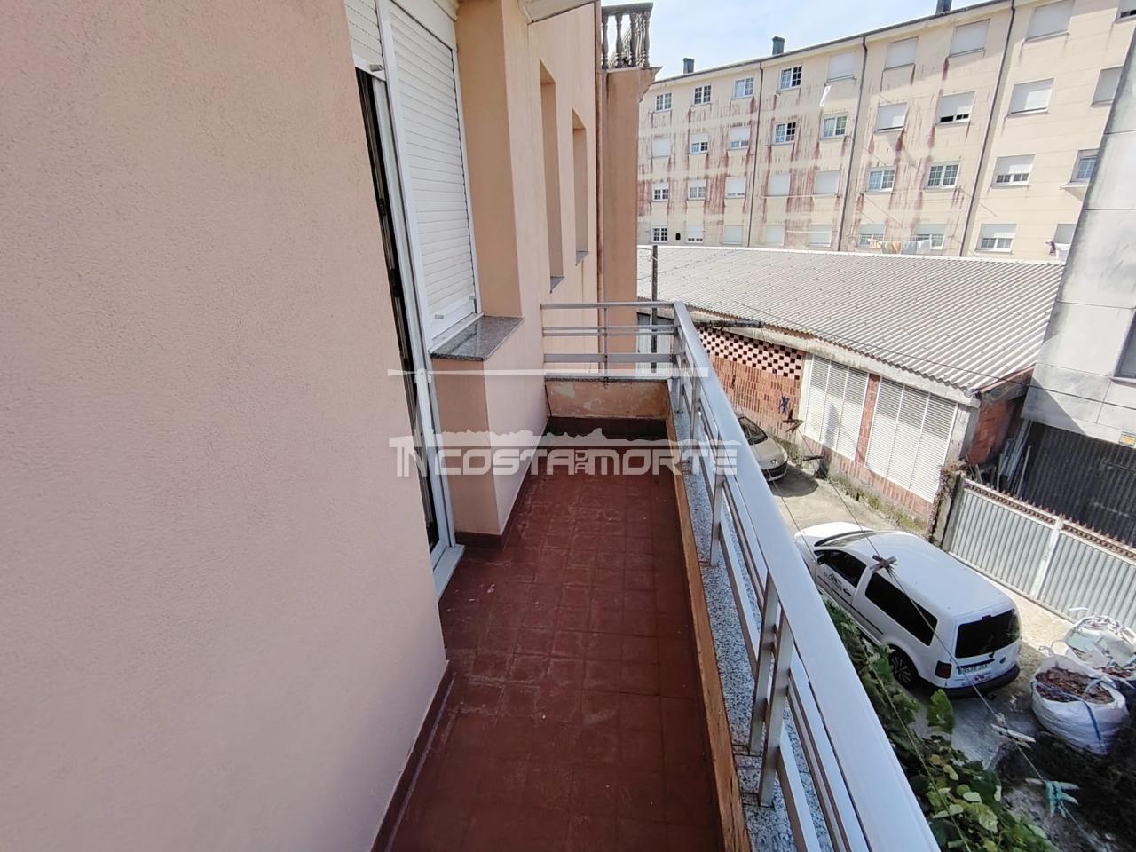 Piso reformado a estrenar en Cee – 3 dormitorios