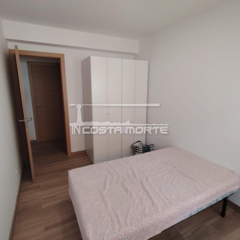 Piso reformado a estrenar en Cee – 3 dormitorios